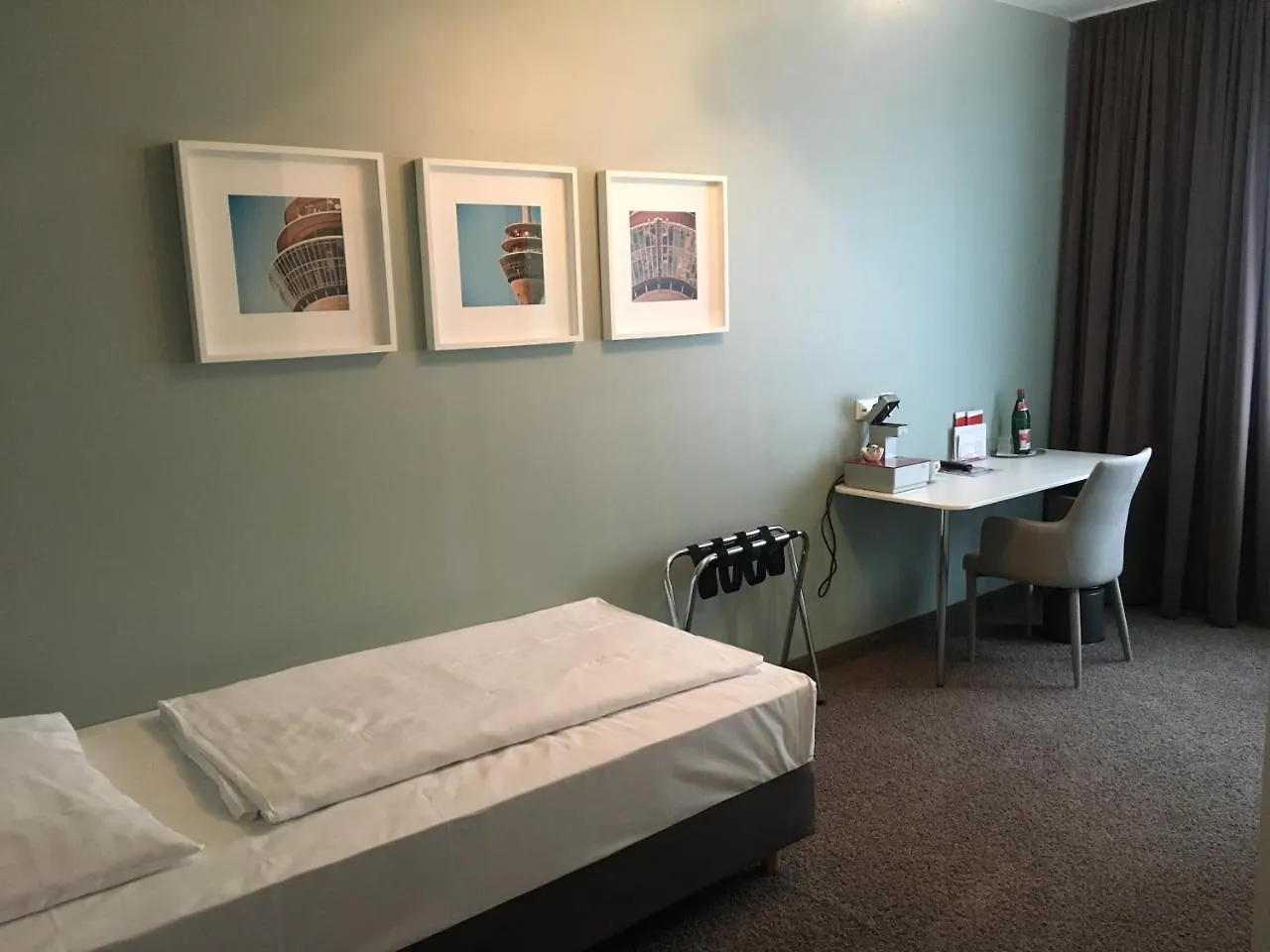 Max Hotel Duesseldorf Self-Check-In  杜塞尔多夫
